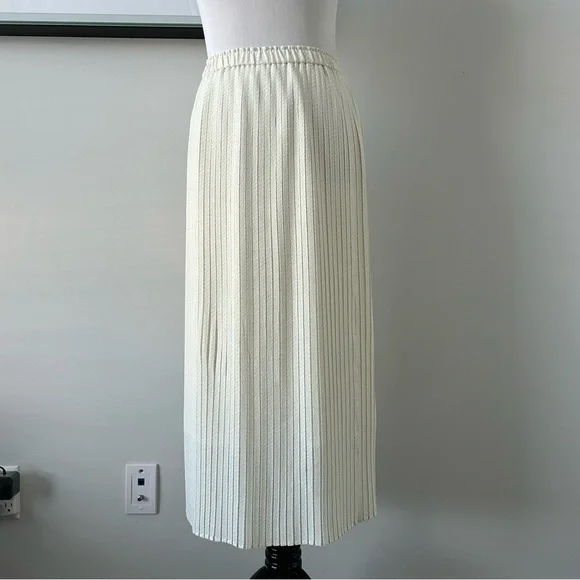 Uniqlo Chiffon Pleated Long Skirt - Picture 2 of 8